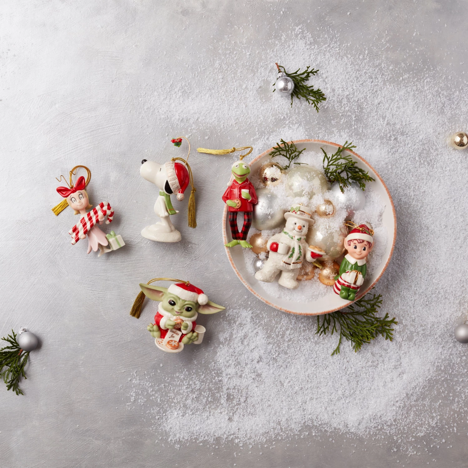 Lenox 2022 Snoopy Under the Mistletoe Ornament 6 Lenox 2022 Snoopy Under the Mistletoe Ornament - Image 4