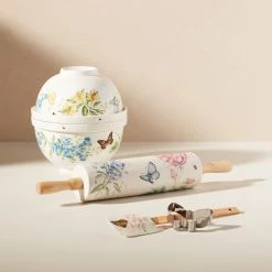 Lenox Butterfly Meadow Spatula & Cookie Cutter Set -lenox Store Online 893122 892493 892760 LNP F22 FEA 1 31045405 7441 4751 bddc 9aedcc41ad2f